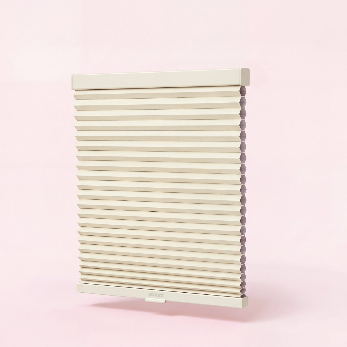 Stoorz blind with its aluminium rail and adhesive strip, its pleated fabric and its bottom bar with clip-on handle