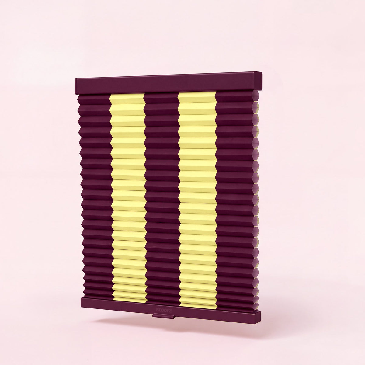 Stoorz blind with its aluminium rail and adhesive strip, its pleated fabric and its bottom bar with clip-on handle