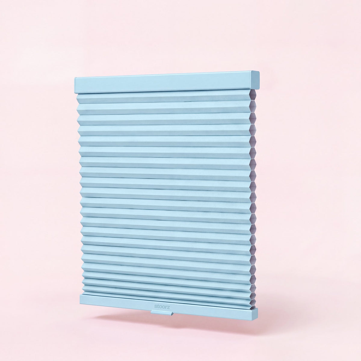 Stoorz blind with its aluminium rail and adhesive strip, its pleated fabric and its bottom bar with clip-on handle
